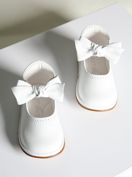 Borboleta White 'Vitoria' Leather Bow Shoes